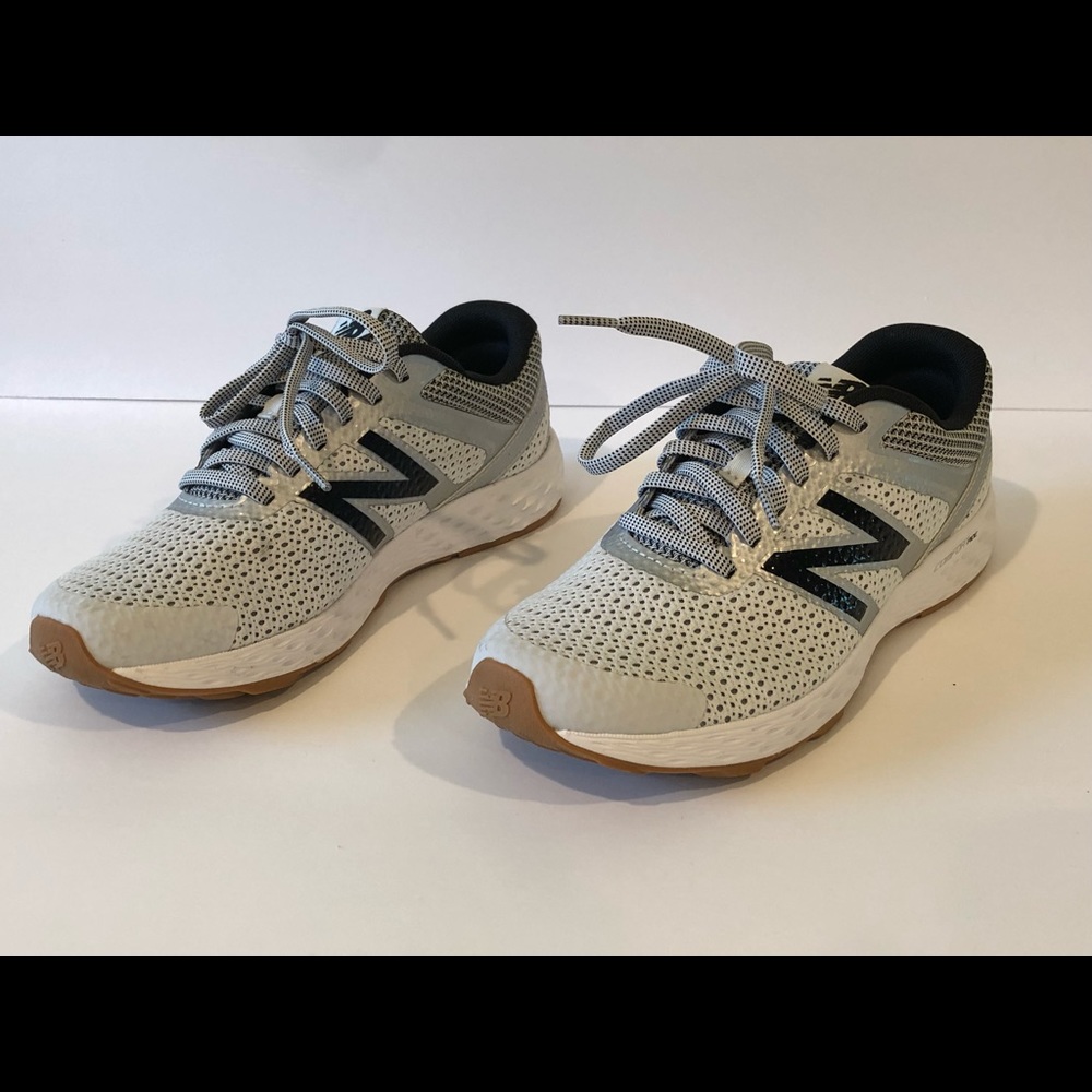 LIKE NEW - new balance sneakers
